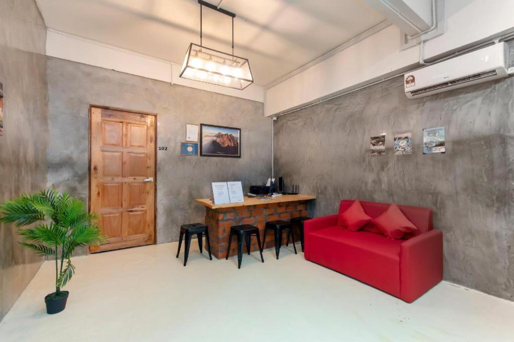 Oyo 43993 Madsuite Kota Kinabalu Zewnętrze zdjęcie