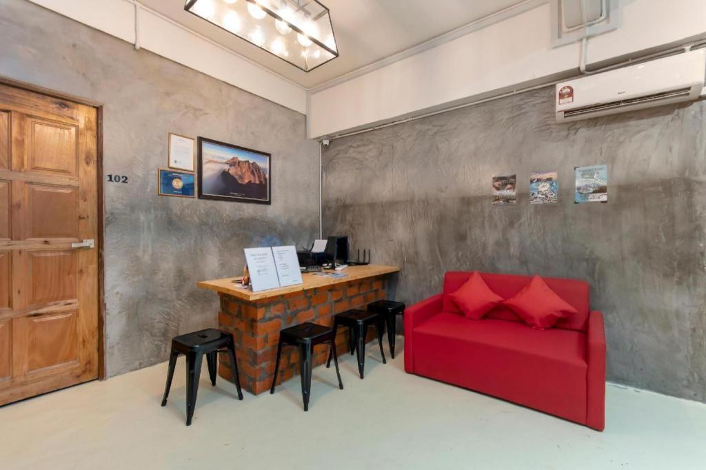 Oyo 43993 Madsuite Kota Kinabalu Zewnętrze zdjęcie