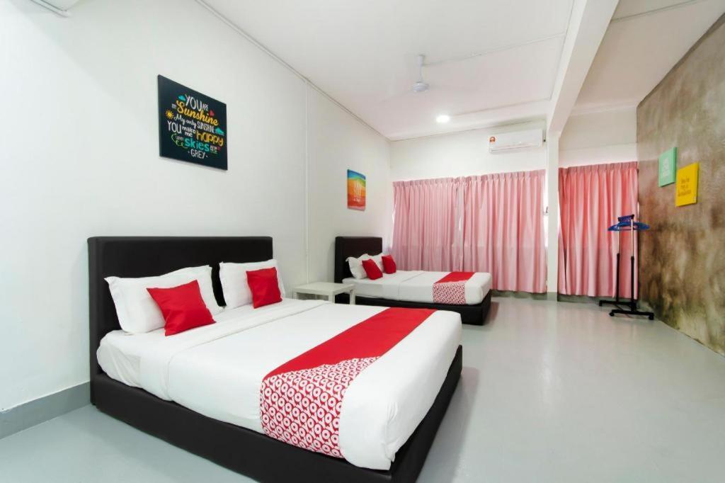 Oyo 43993 Madsuite Kota Kinabalu Zewnętrze zdjęcie