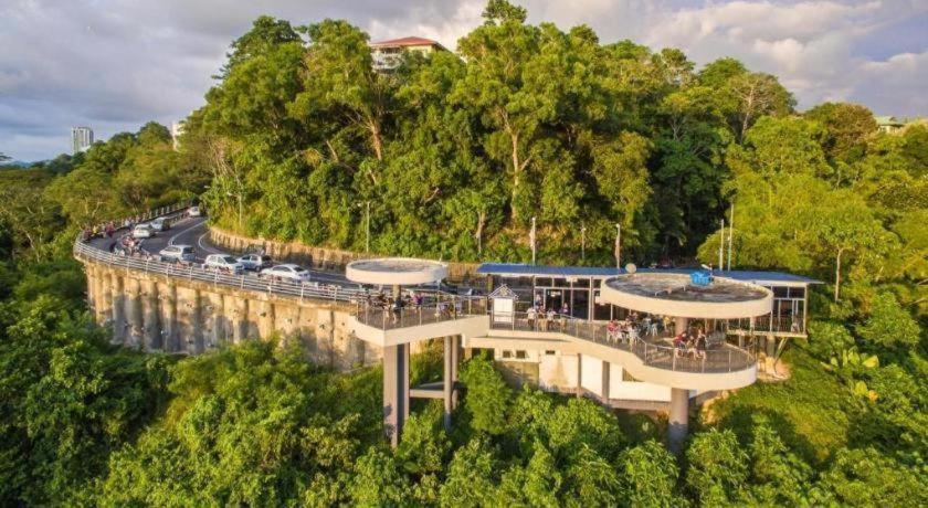Oyo 43993 Madsuite Kota Kinabalu Zewnętrze zdjęcie
